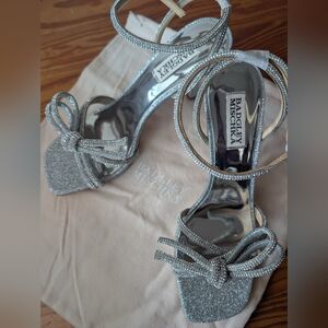 Badgley Mischka Effie Silver Rhinestone Bow Heels Size 8 – Brand New w/ Box